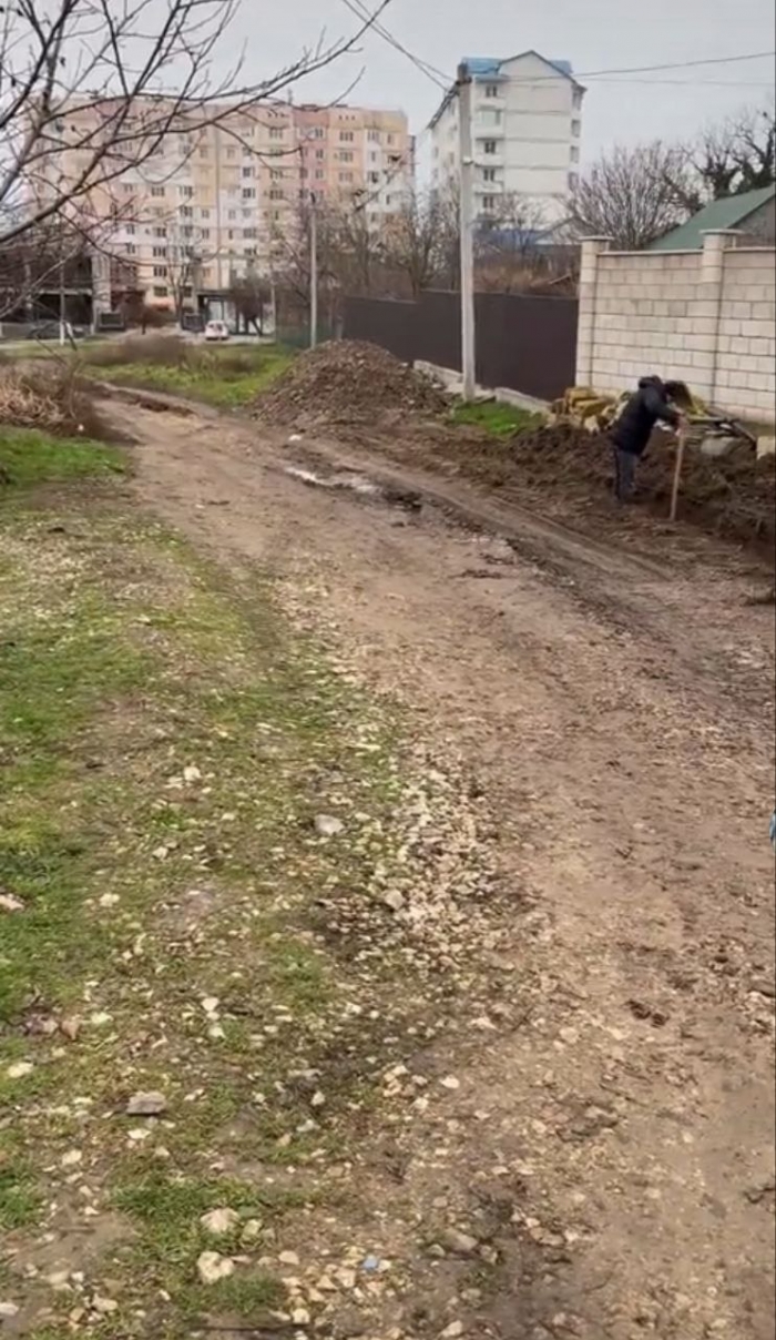 Ведется строительство дороги по пер. Сыртмача и тротуара до ул. Ленина