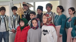 Колядующие поздравили сотрудников ЕКЦ и примэрии со Старым Новым годом