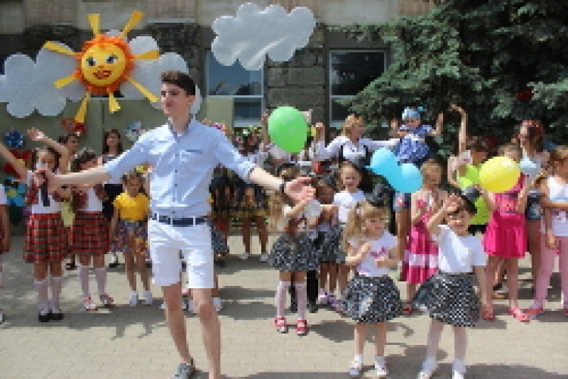 В Чадыр-Лунге День защиты детей отметили красочно и масштабно