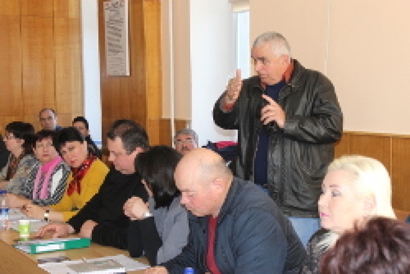 Советники не смогли прийти к единому мнению по вопросу стоянки такси