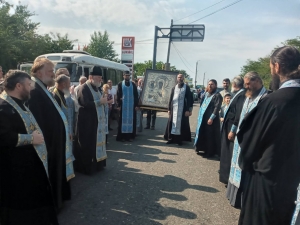В Чадыр-Лунгский монастырь доставили икону Божией Матери «Троеручица»