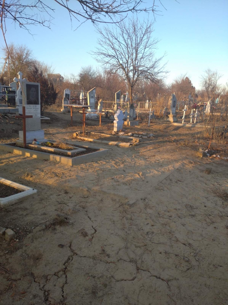 Благое дело - Отдел благоустройства и учащиеся ПУ Чадыр-Лунги совместно благоустраивают кладбища