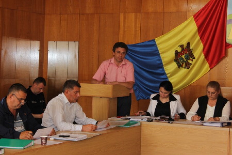 Советники приняли ряд решений о выделении материальной помощи жителям и общественным организациям муниципия