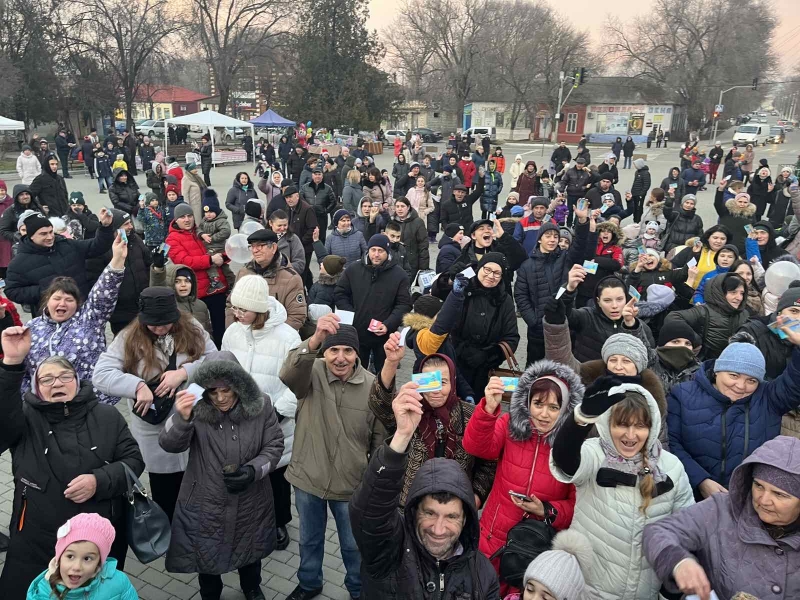 В Чадыр-Лунге состоялось открытие новогодней елки