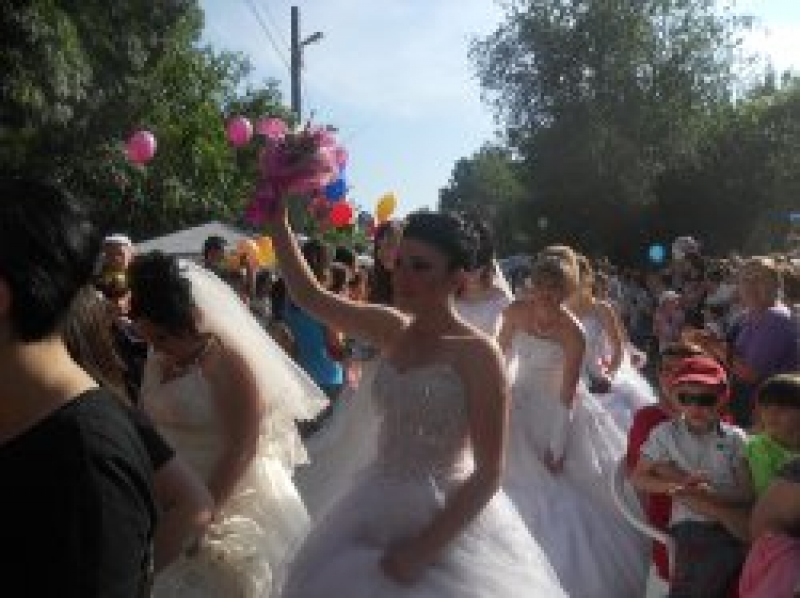 День города: парад невест