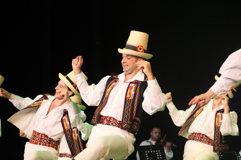 На сцене Чадыр-Лунги выступил легендарный ансамбль «Жок». Фото и видео