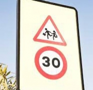 В Чадыр-Лунге устанавливают новые дорожные знаки