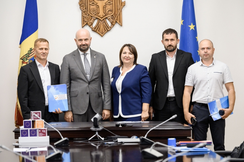 Восстановление инфраструктуры микрорайона &quot;мясокомбинат&quot;, модернизация парка &quot;Молодёжи&quot;, Муниципальной спортивной школы и детского сада № 4 - примэрия подписала контракт на финансирование проекта стоимостью почти 35 млн. леев