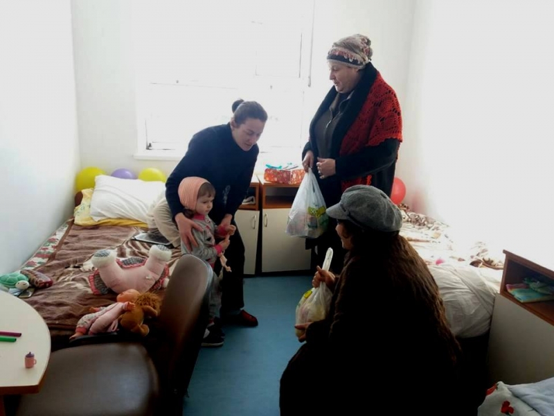 "Женская инициатива" поздравила пациентов детского отделения чадыр-лунгской больницы с праздниками