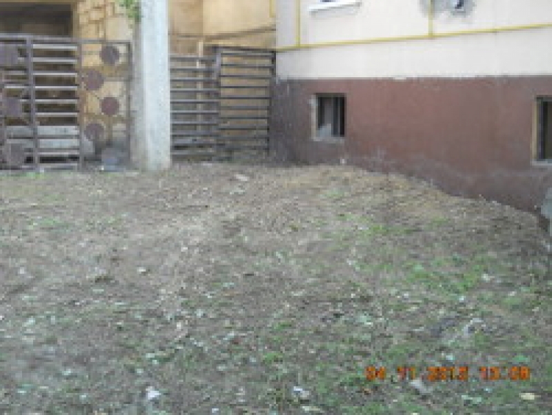 В городе проводятся работы по санитарной очистке территорий от мусора