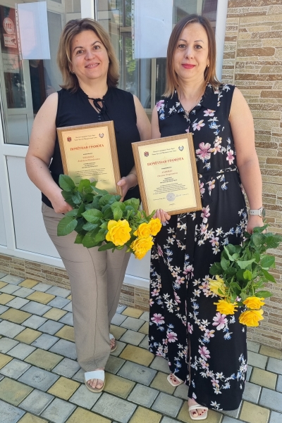 В Чадыр-Лунге отметили дипломами двух сотрудниц примэрии в День государственного служащего