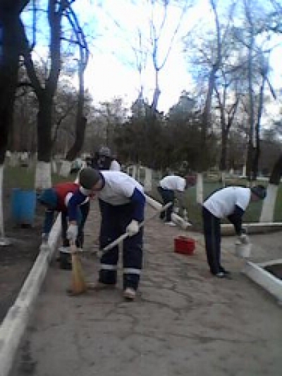 Идут работы по санитарной очистке и озеленению города