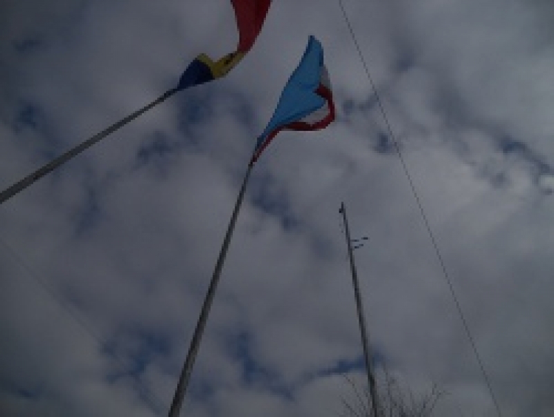 Флаг СНГ, водружённый вчера у городской Примэрии, сорван