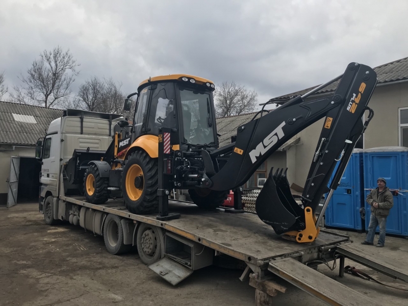 Власти Чадыр-Лунги приобрели новый экскаватор