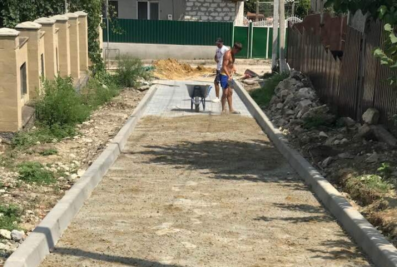 Ремонт дорожного полотна идет одновременно на нескольких улицах