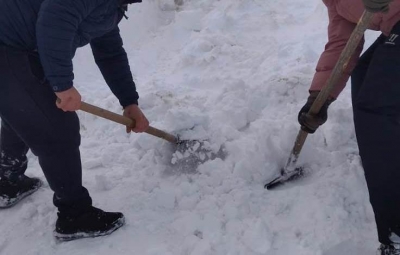 В Чадыр-Лунге продолжаются работы по очистке дорог и тротуаров от снега