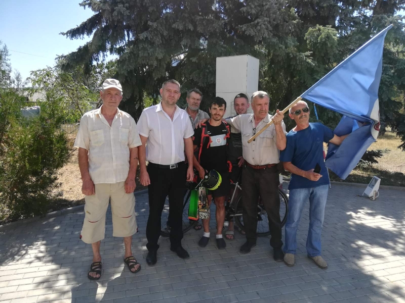 В Чадыр-Лунге встретили велопутешественника Петра Мардаря