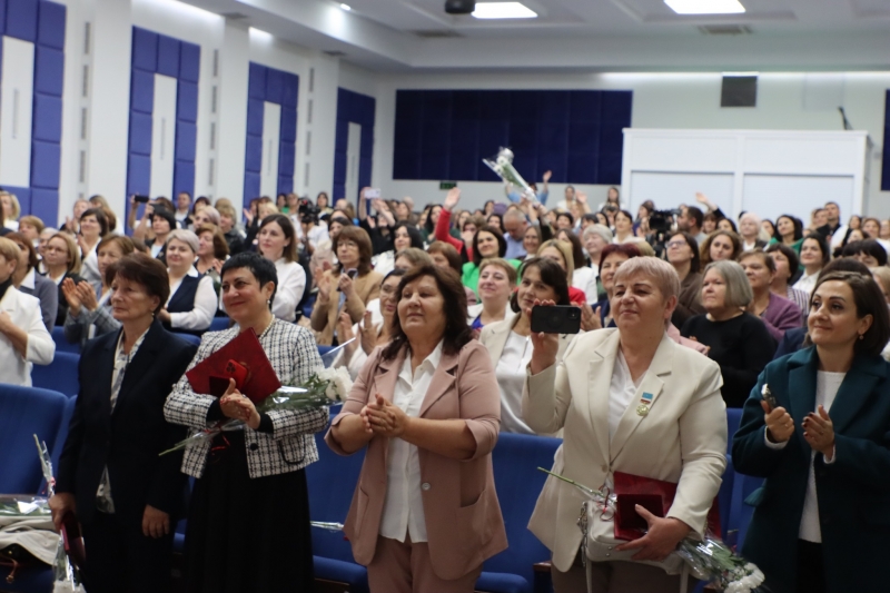 Педагоги из Чадыр-Лунги удостоены высоких званий и наград за выдающийся труд и преданность профессии