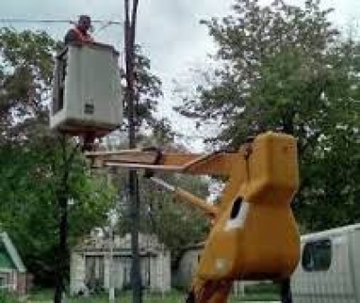 Уличное освещение восстанавливают в двух районах муниципия