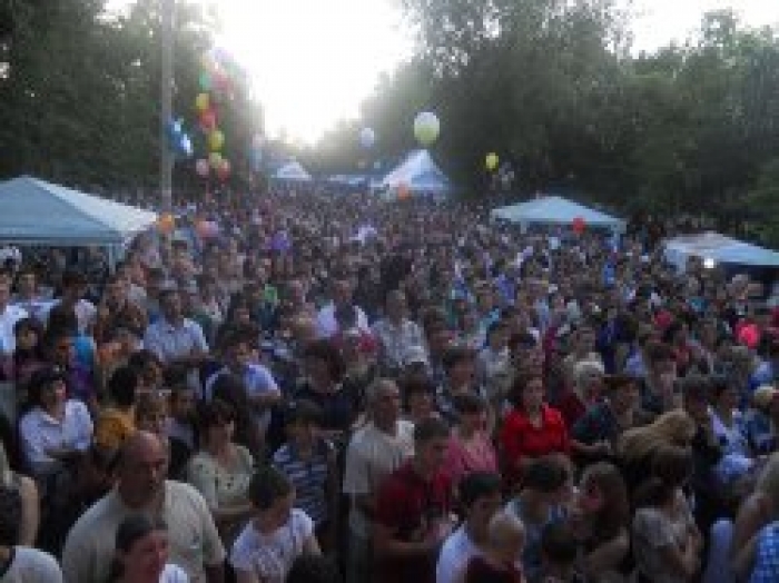 Какова численность населения в г. Чадыр-Лунга?