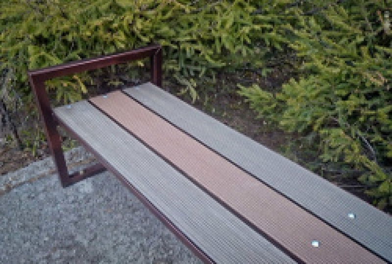 В Чадыр-Лунге устанавливают скамейки и дополнительные мусорные контейнеры