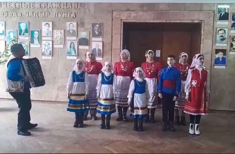 Колядующие посетили 12 января примарию мун. Чадыр-Лунга