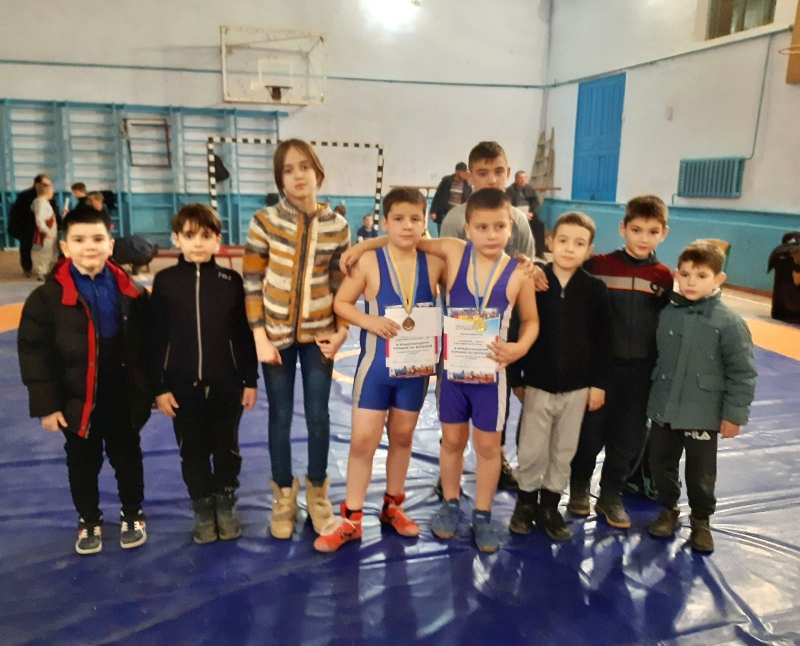 Юные борцы продолжают пополнять городскую копилку медалей