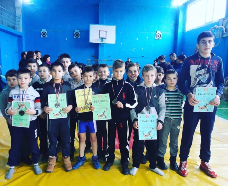 Шесть призовых мест в районных соревнованиях достались чадыр-лунгским борцам