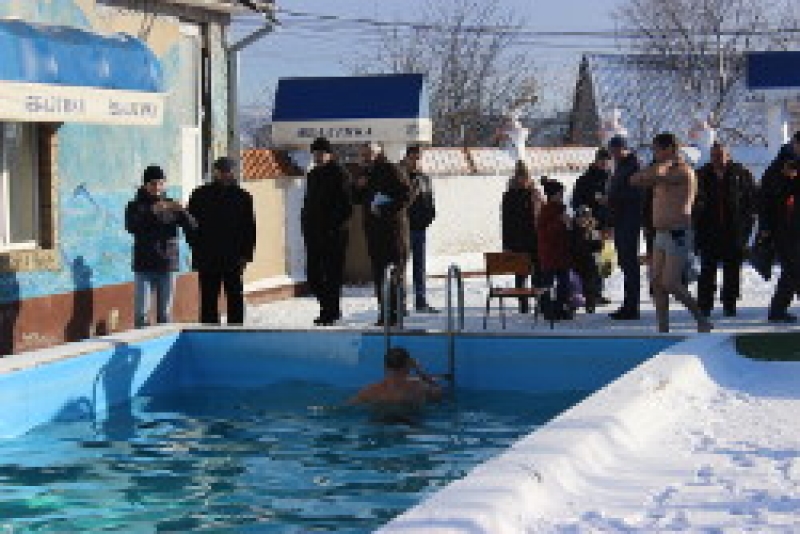 В Чадыр-Лунге прошли крещенские купания