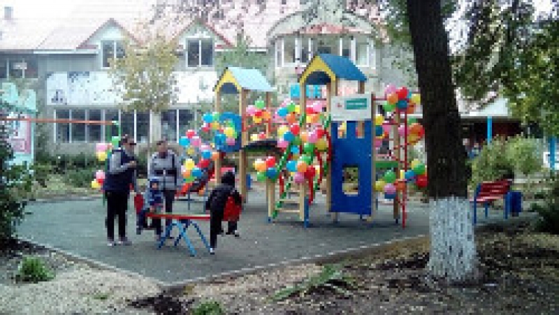 В Чадыр-Лунге состоялось открытие детской площадки