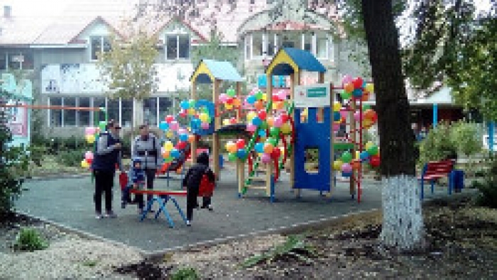 В Чадыр-Лунге состоялось открытие детской площадки